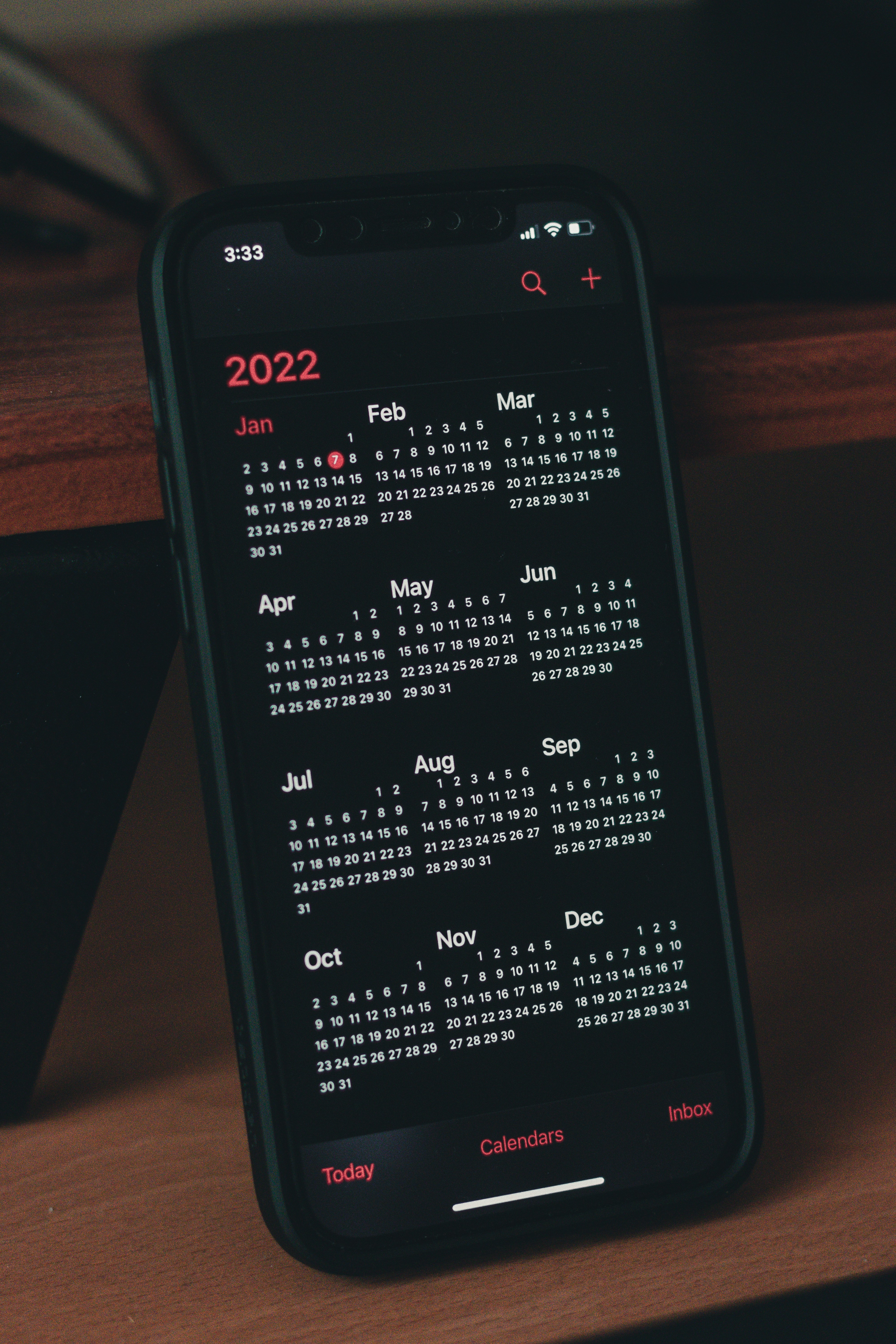 App screenshots with key features highlighted